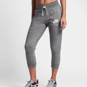 Nike Cropped Pants
